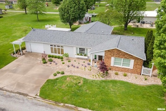 24 Karen Dr, Christopher, IL 62822
