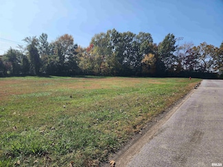 000 E Meadowbrook Ln, Carbondale, IL 62901