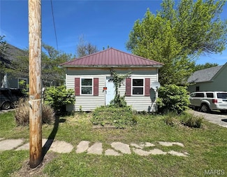 304 W Liberty St, Clarence, MO 63437