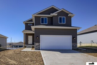 11471 Stony Point Dr, Papillion, NE 68046
