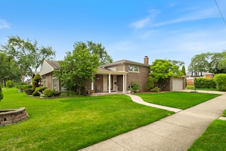 9444 Oliphant Ave, Morton Grove, IL 60053