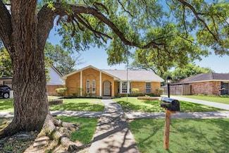 12315 Whittington Dr, Houston, TX 77077