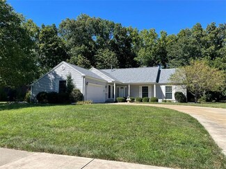 1017 Colony Ln, Charleston, IL 61920