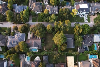 4611 Laurel St, Bellaire, TX 77401