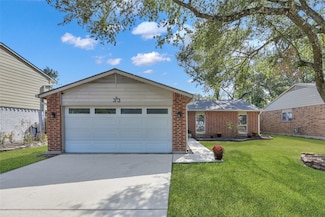 33 Lyrebird Dr, Spring, TX 77380