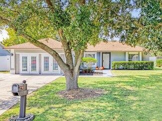 11715 Crescent Pines Blvd, Clermont, FL 34711