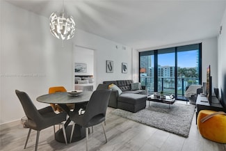121 NE 34th St Unit 902, Miami, FL 33137
