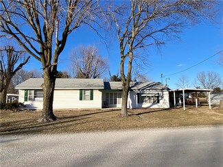 224 E 9th St, Neoga, IL 62447