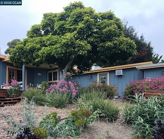 1502 Hillcrest Rd, San Pablo, CA 94806