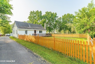 100 Welsh Ln, Guilderland, NY 12084