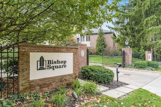 82 Bishop Square, Columbus, OH 43209