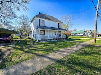 207 S Maple St, Versailles, MO 65084