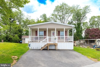 24 Lyle Cir, East York, PA 17402