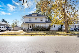 525 W 8th St, Junction City, KS 66441