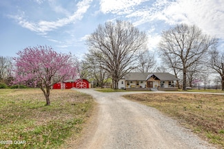 8613 Oxbow Ln, Neosho, MO 64850