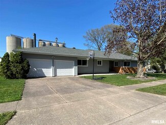 208 W Durant St, Walcott, IA 52773