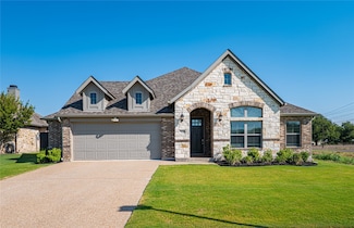 918 Edinburgh Dr, Mc Gregor, TX 76657