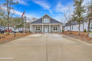 123 NE 12th St, Oak Island, NC 28465