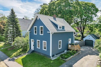 43 Oak St, Laconia, NH 03246