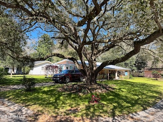 2 Fleetwood Place, Ocean Springs, MS 39564
