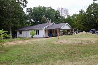 28249 Galveston Ln, Lebanon, MO 65536