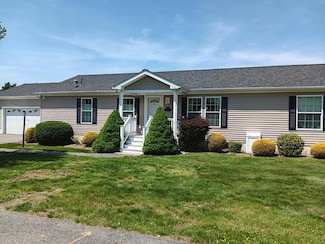 101 Lantern Ln Unit 101LAN, Middleborough, MA 02346