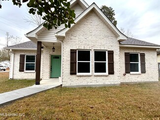 1420 Hilltop Ave, Picayune, MS 39466