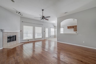 537 Oakbrook Dr, Burleson, TX 76028