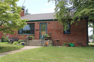 3 E Elm St, Alton, IL 62002