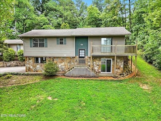 1740 Maplecrest Dr, Louisville, TN 37777