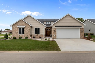 810 Whisper Falls Ln, Menasha, WI 54952