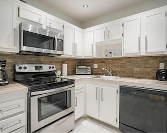 4751 NW 21st St Unit 604, Lauderhill, FL 33313