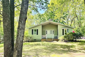 3 Saint Johns St, Shelter Island Heights, NY 11965