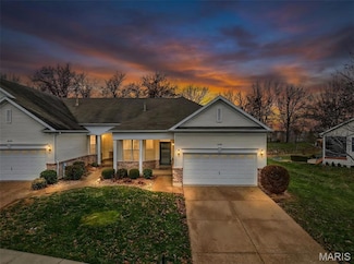 2140 Hawks Landing Dr, Lake Saint Louis, MO 63367