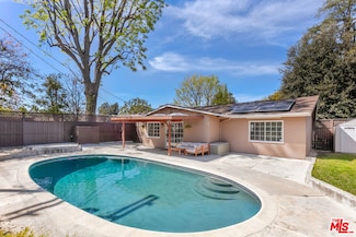 6308 Glide Ave, Woodland Hills, CA 91367