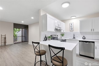 13838 NE 60th St Unit 165, Redmond, WA 98052