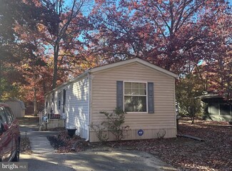 122 Chalet Ln, Vineland, NJ 08360