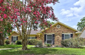 5926 Lattimer Dr, Houston, TX 77035