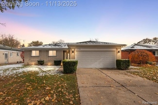 2750 Dover Dr, Troy, MI 48083