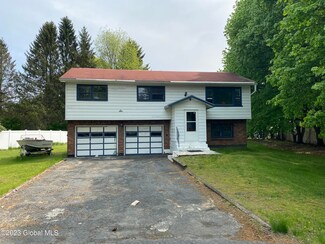 6 Adsit Ln, Clifton Park, NY 12065