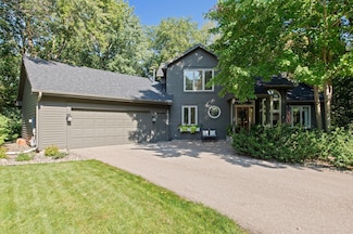 15330 Knob Hill Curve, Minnetonka, MN 55345