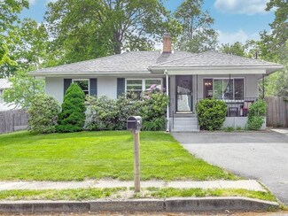 23 Carrs Ln, Warwick, RI 02886