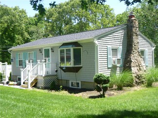 10 E Charles St, Charlestown, RI 02813