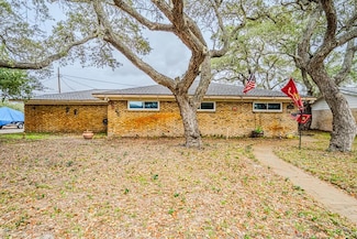 1422 W Palm Dr, Aransas Pass, TX 78336