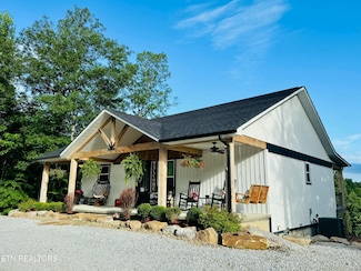 669 Crooked Branch Pvt Rd, Huntsville, TN 37756
