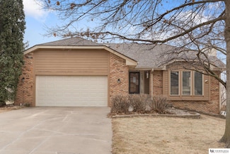 618 S 158th St, Omaha, NE 68118