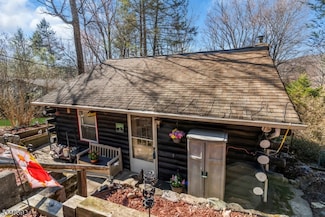 25 Garnet Dr, Oak Ridge, NJ 07438