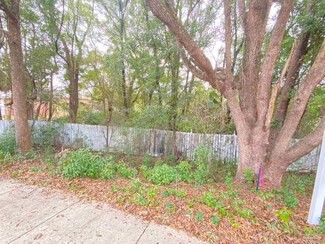 5967 Hermitage Dr, Pensacola, FL 32504