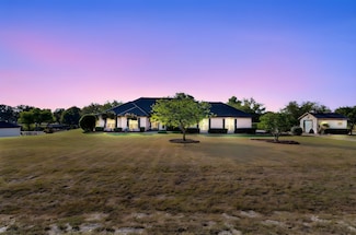 402 Seneca Dr, Waxahachie, TX 75165