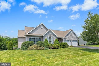 857 Water Edge Ct, Lebanon, PA 17046